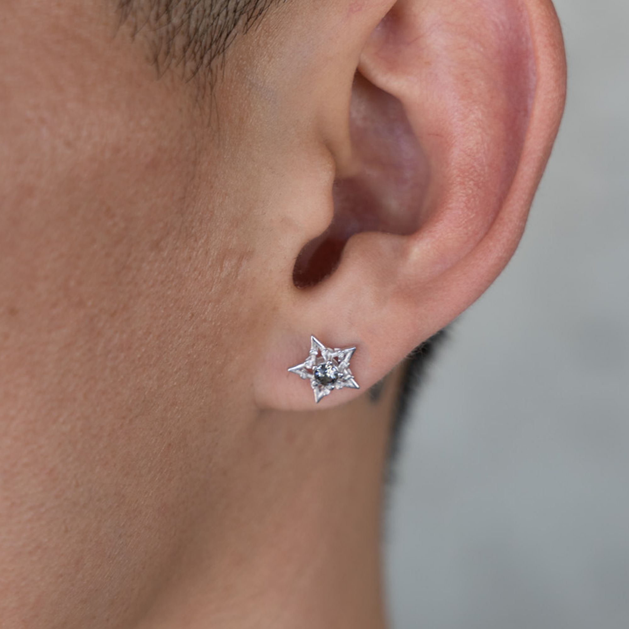 BARBWIRE STAR EARRINGS - ASH