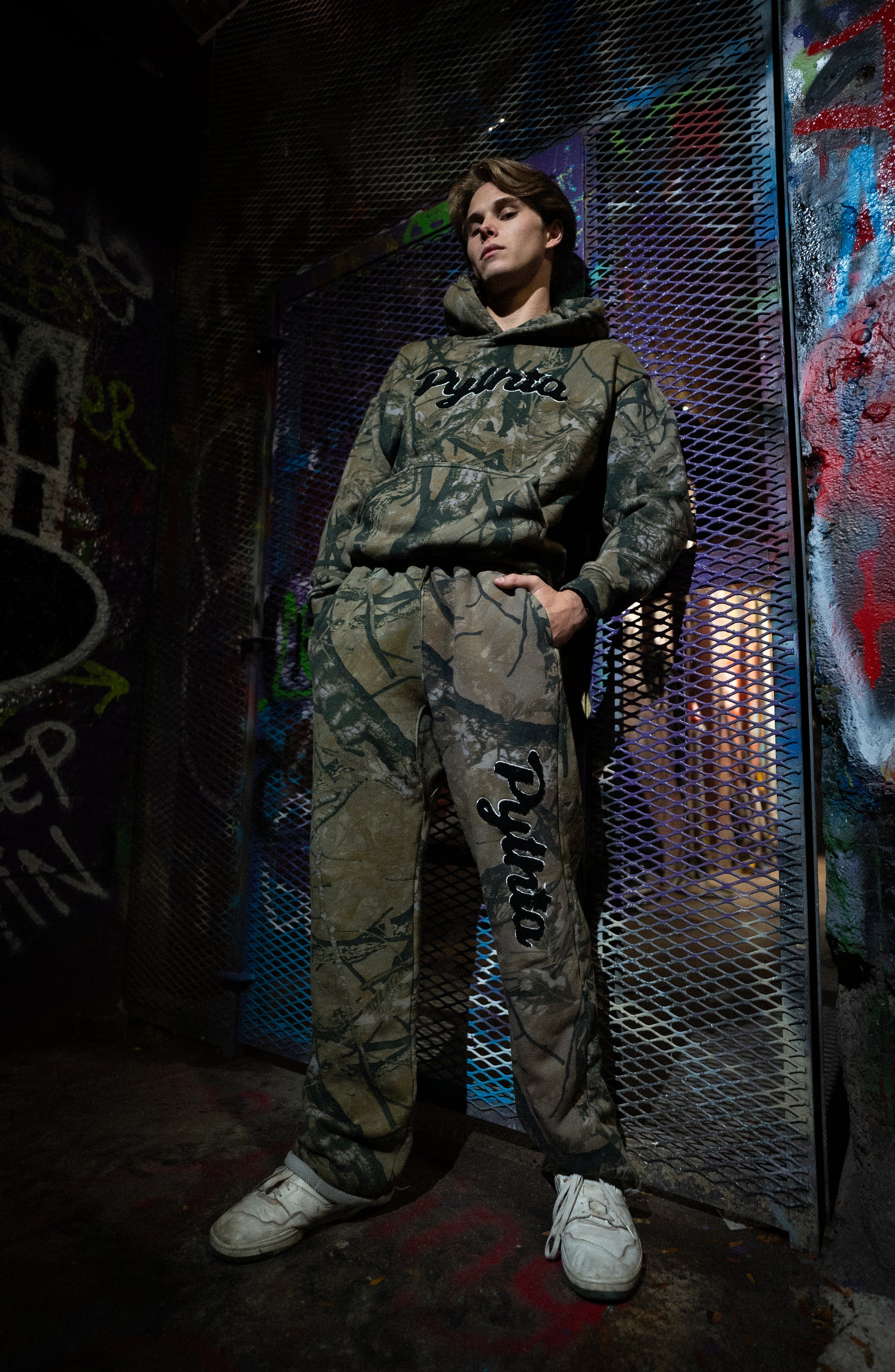 CHENILLE CAMO SWEATS BLACK PYTHIA