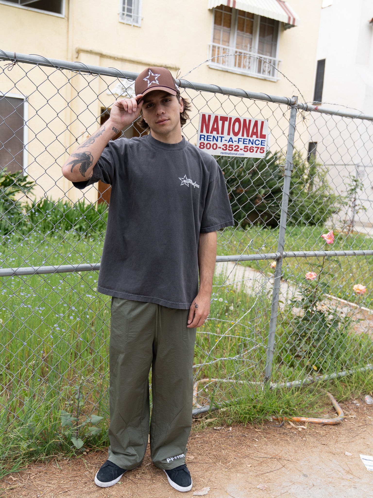 BARBWIRE SUPPLY TEE - VINTAGE WASH