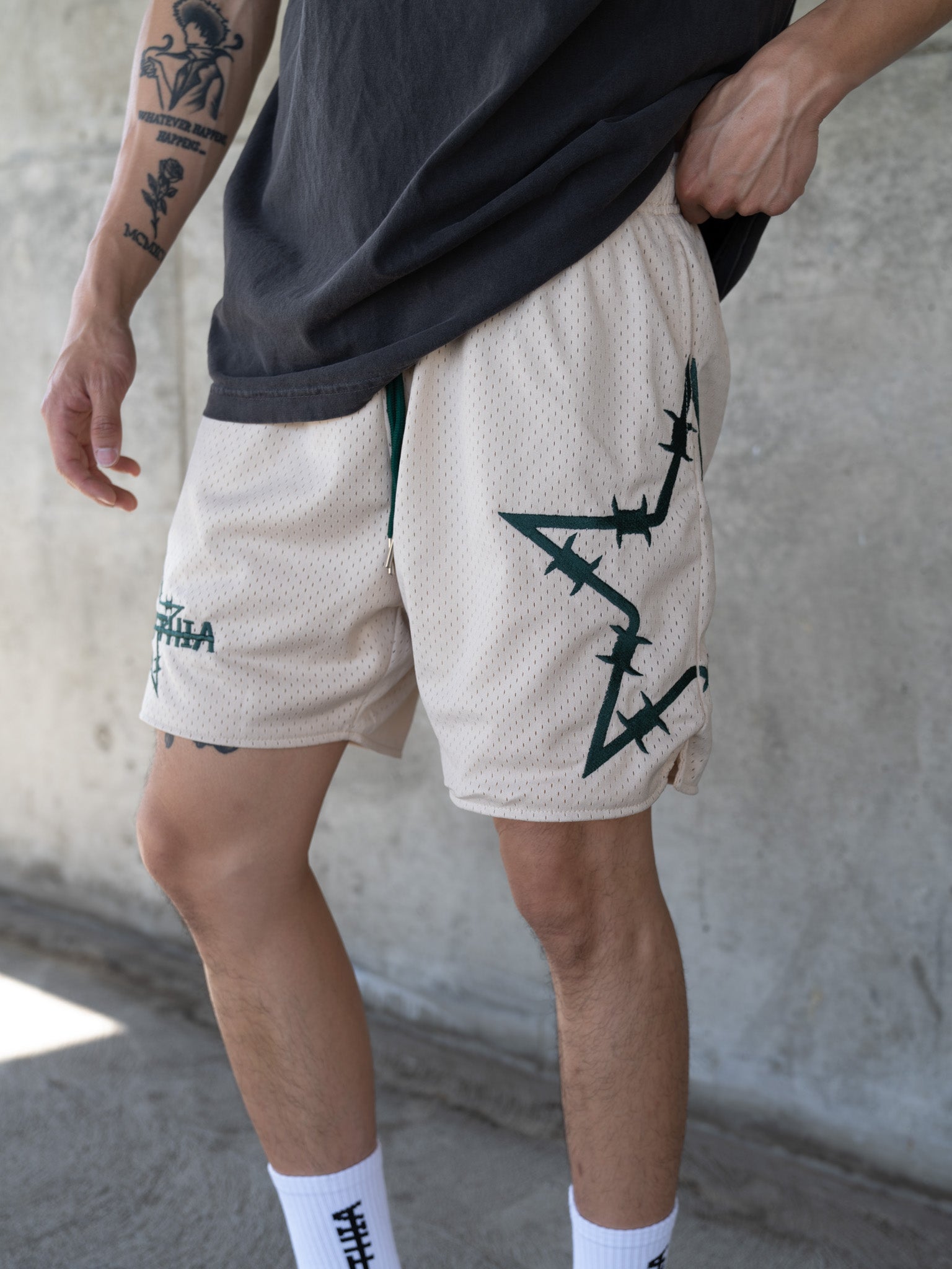 BARBWIRE STAR MESH SHORTS - SAND