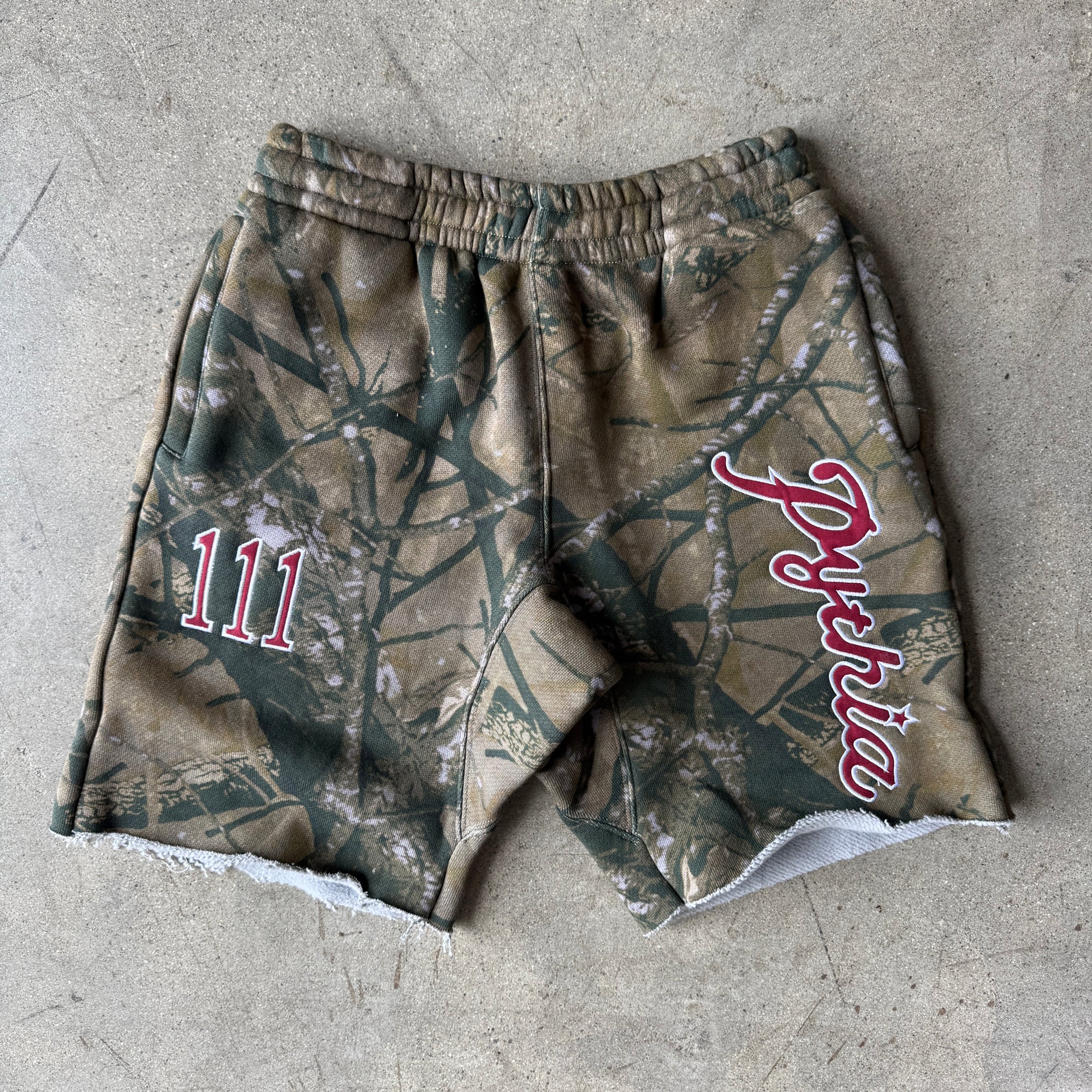 CAMO 111 SHORTS - RED