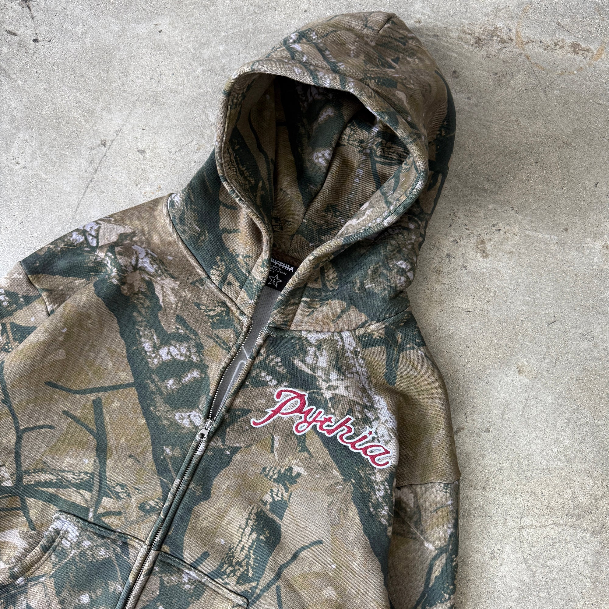 CAMO 111 ZIP HOODIE - RED
