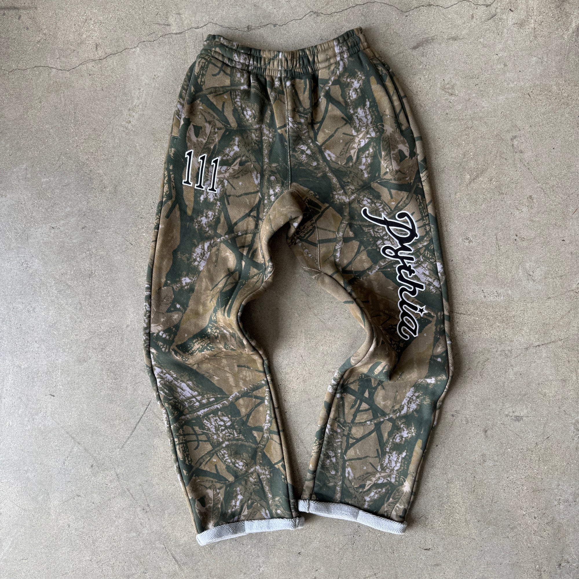 CAMO 111 SWEATS - BLACK