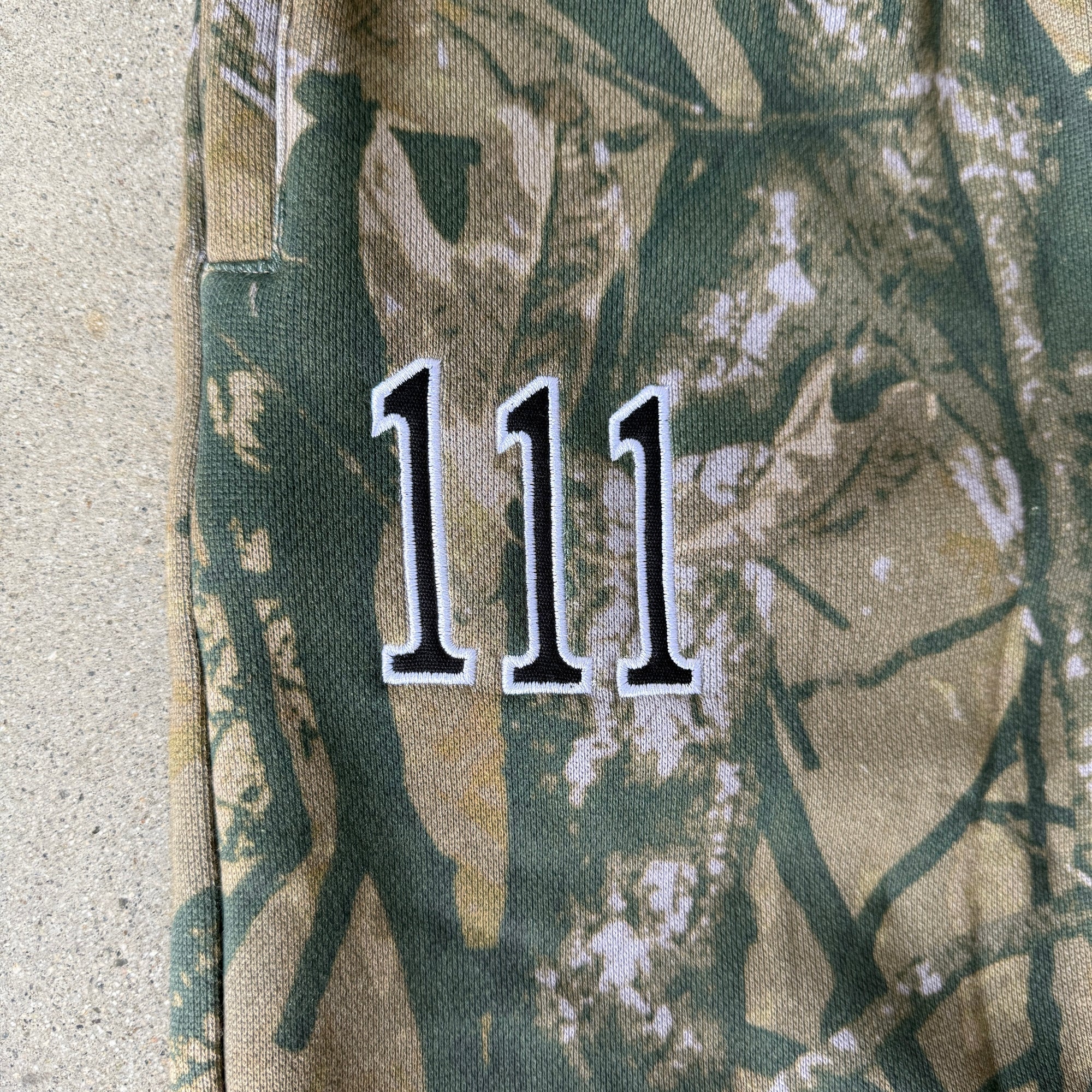 CAMO 111 SWEATS - BLACK