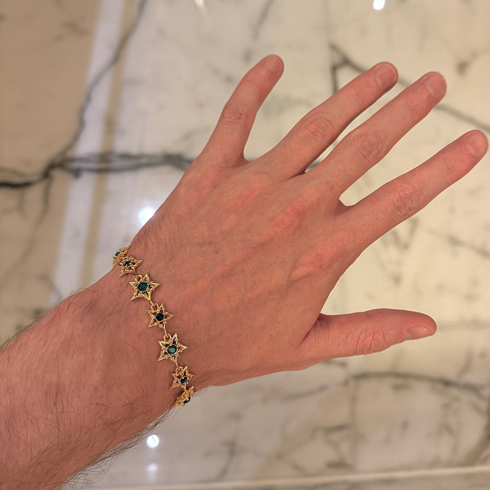 EMERALD BARBWIRE STAR BRACELET - GOLD