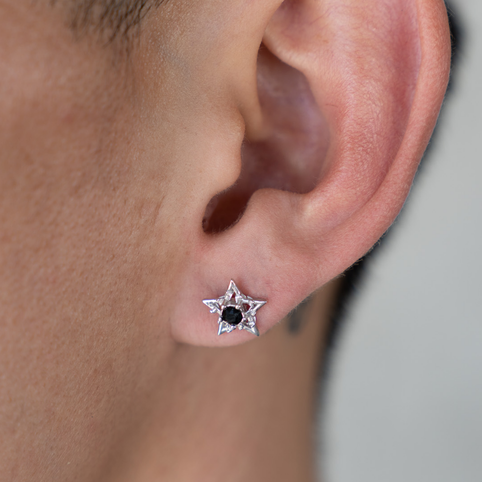 BARBWIRE STAR EARRINGS - JET BLACK