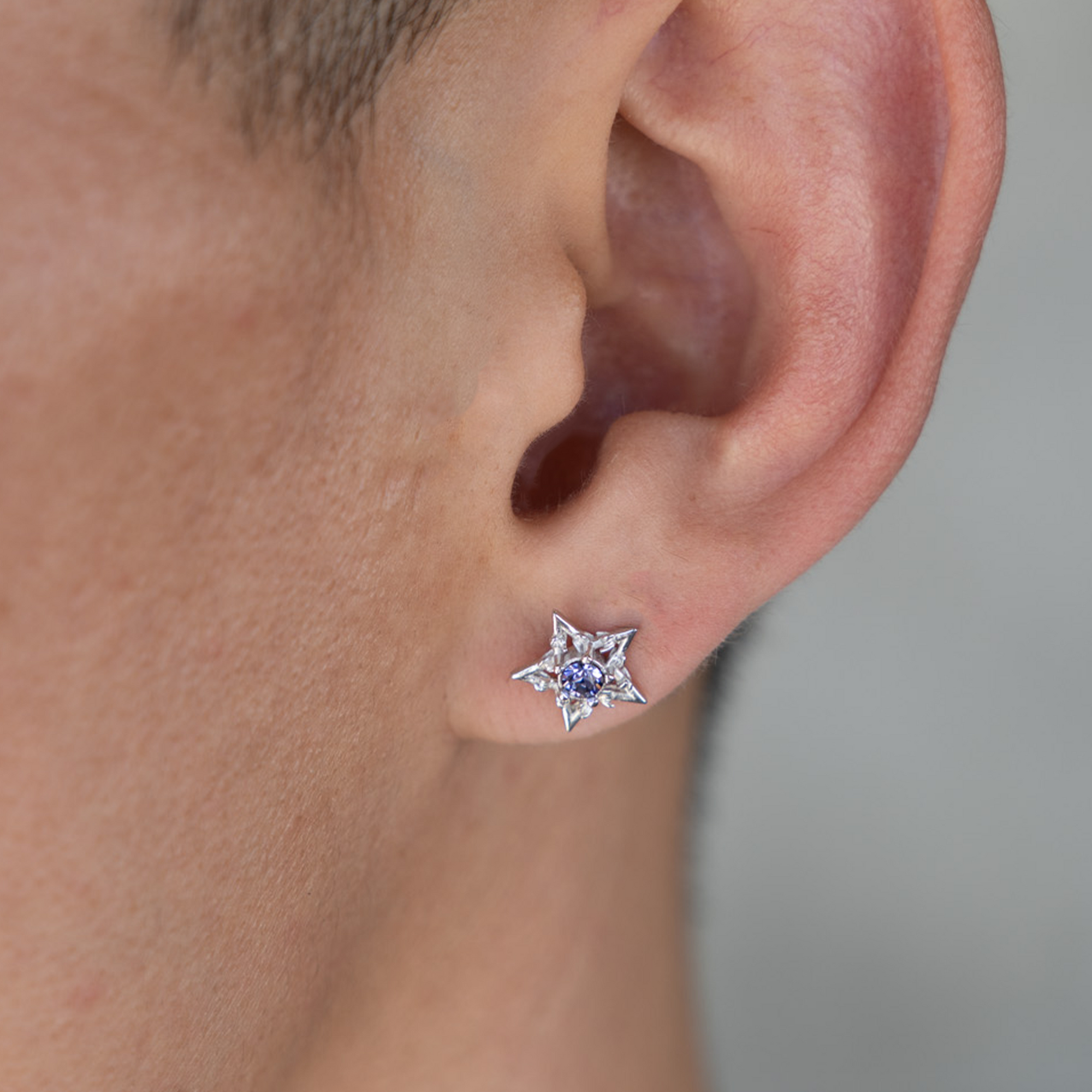 BARBWIRE STAR EARRINGS - LILAC