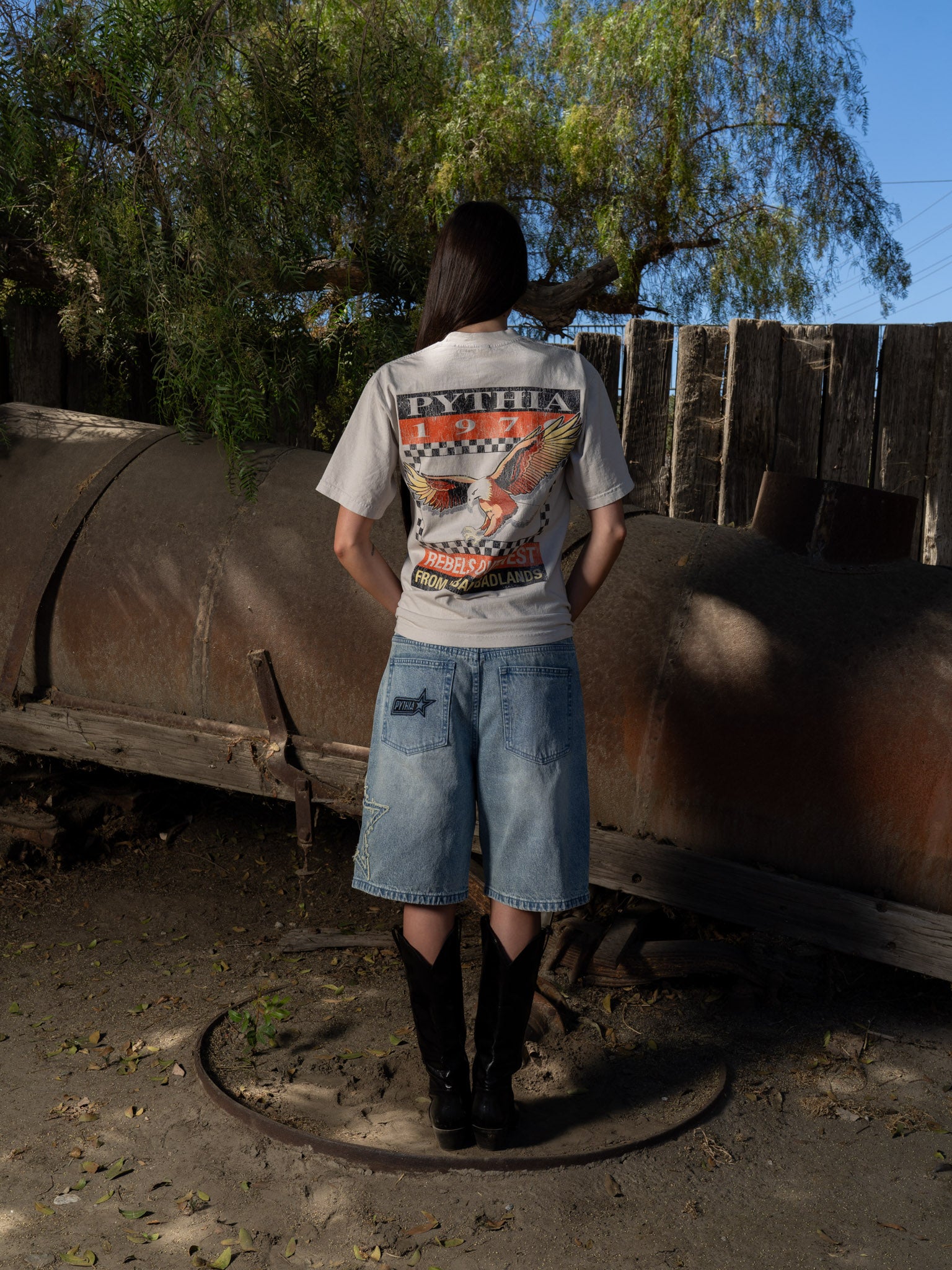 URBAN BADLANDS TEE - CEMENT GREY