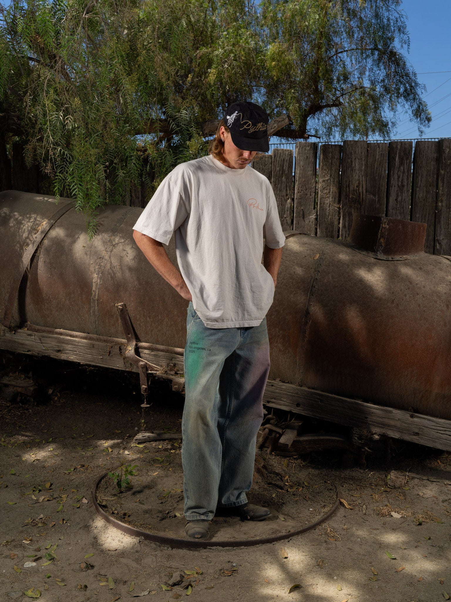 URBAN BADLANDS TEE - CEMENT GREY