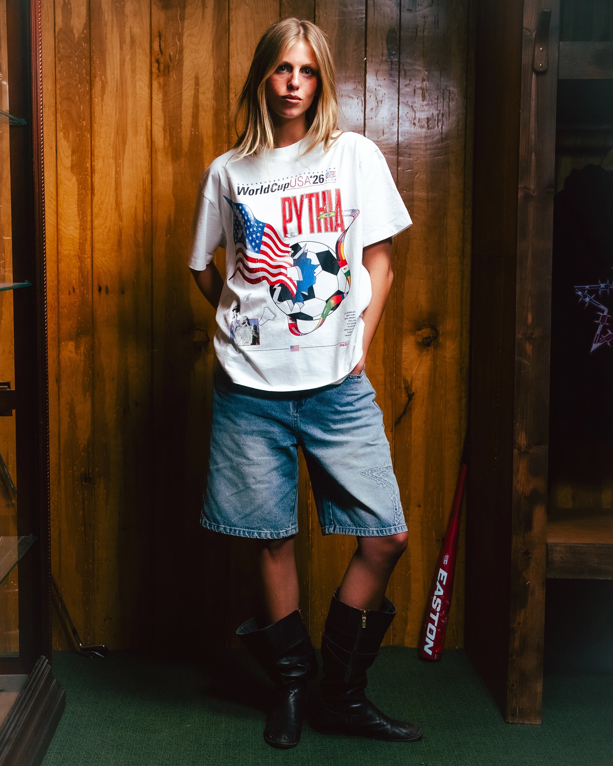 FRAYED BARBWIRE STAR DENIM SHORT