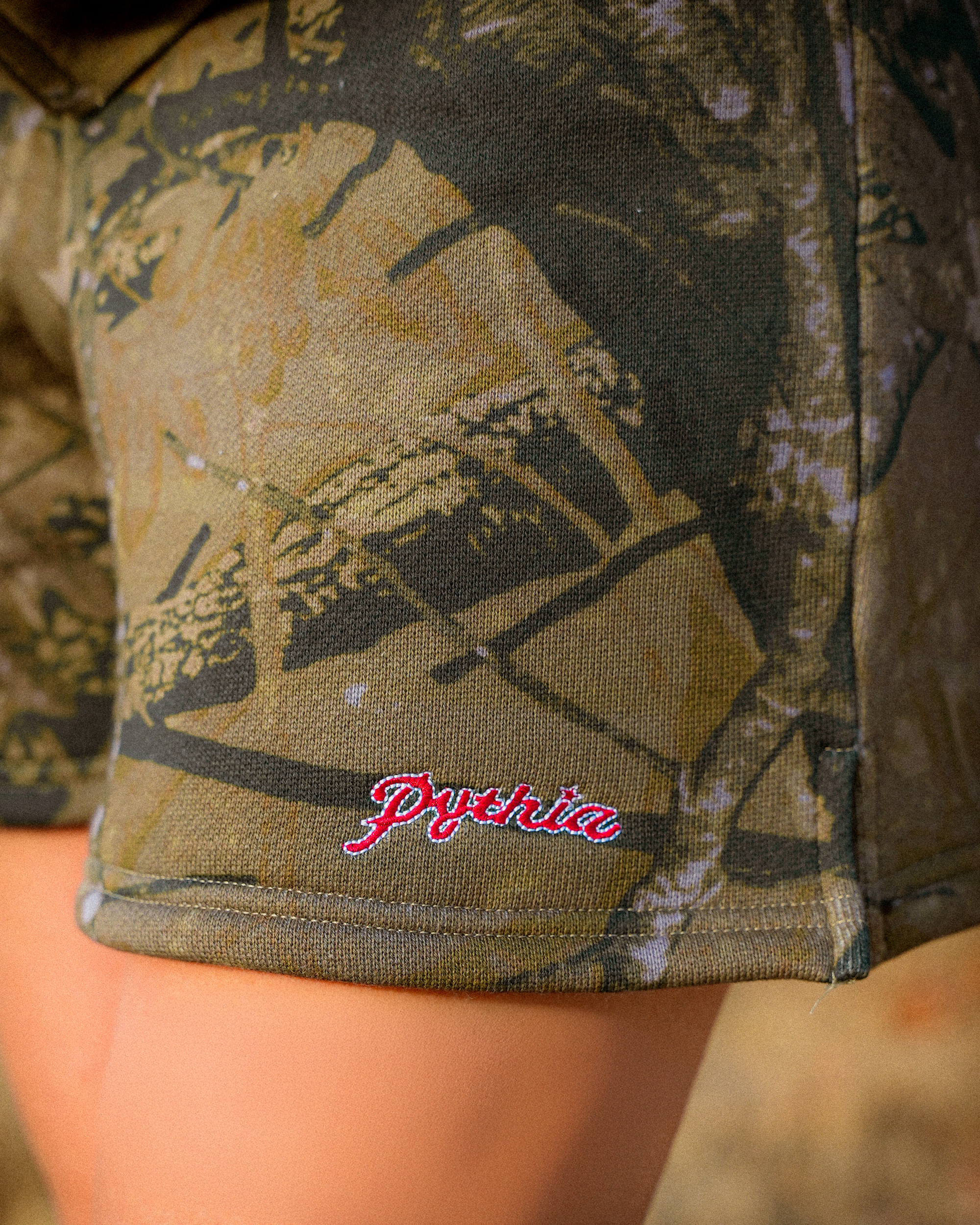 WOMEN'S CAMO SHORTS