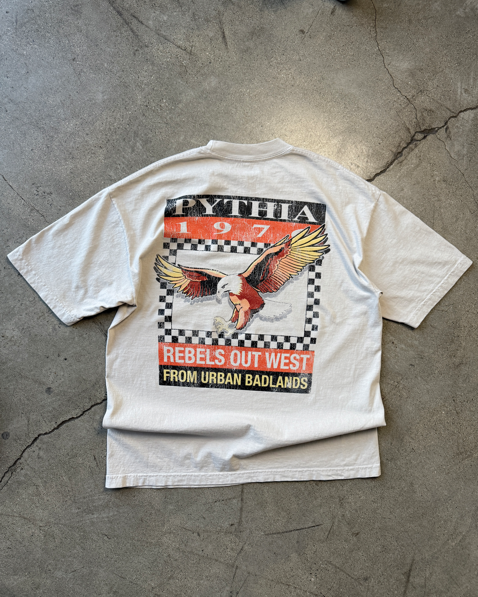 URBAN BADLANDS TEE - CEMENT GREY