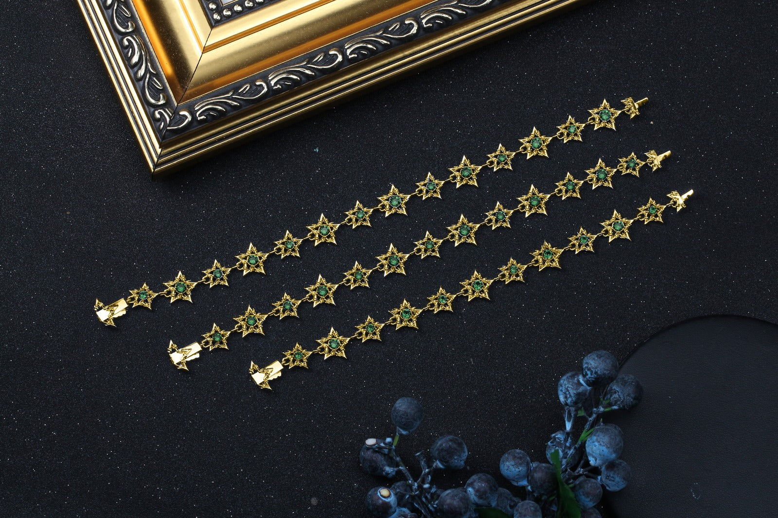 EMERALD BARBWIRE STAR BRACELET - GOLD