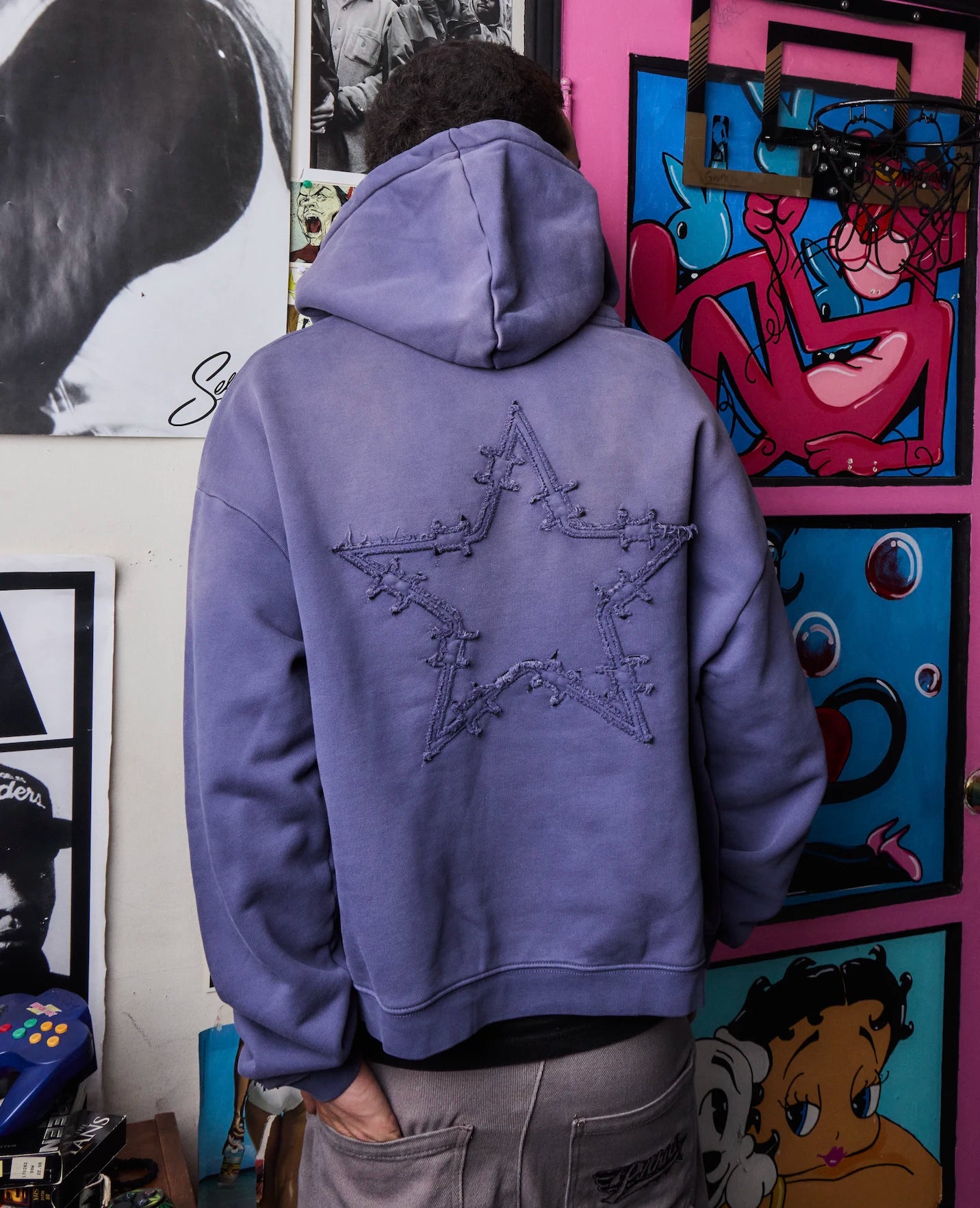 APPLIQUÉ STAR POCKET HOODIE
