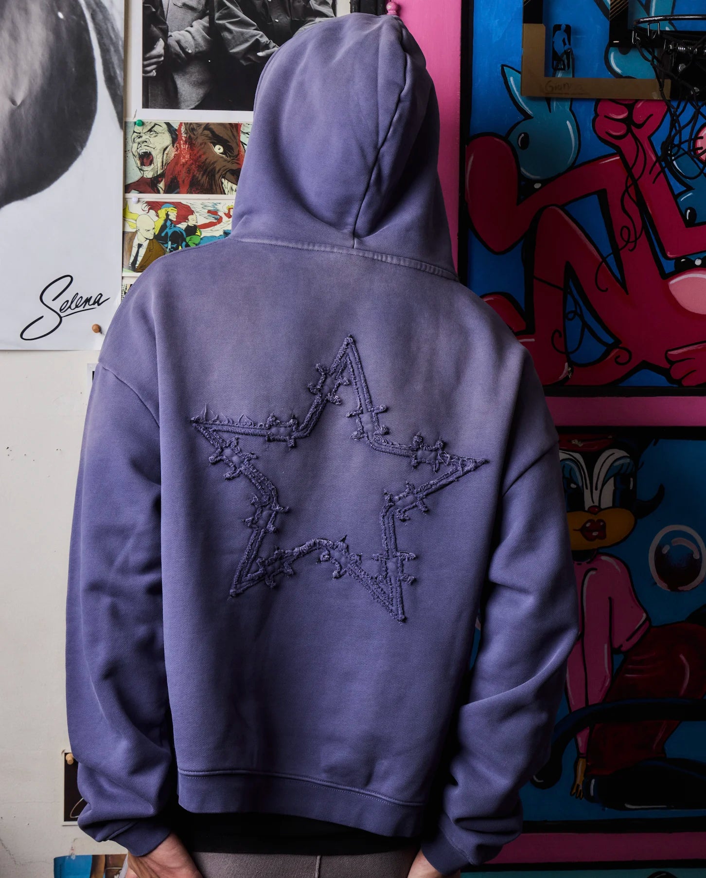 APPLIQUÉ STAR POCKET HOODIE
